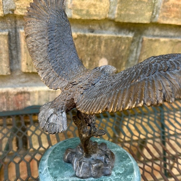 Phil Hauser Approaching Eagle bronze Sculpture on marble Base - Picture 12 of 14